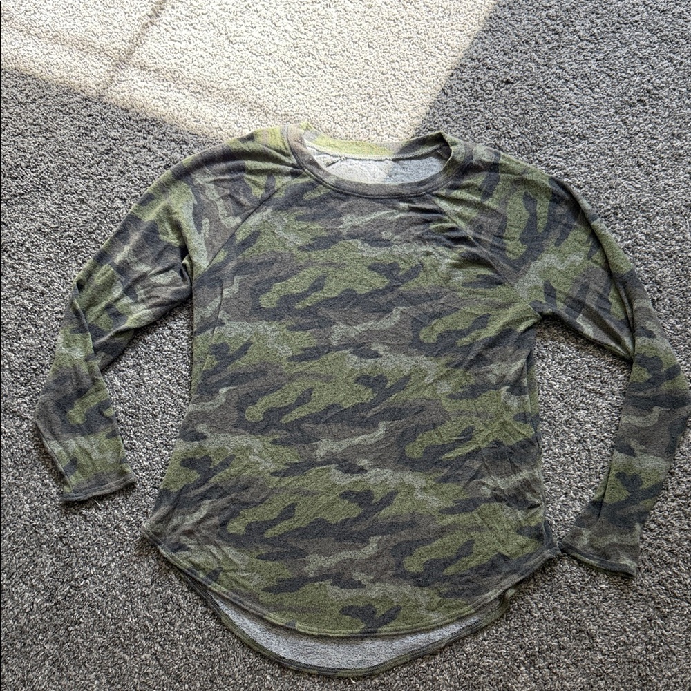 American Eagle Long-Sleeve Camo Top - Green